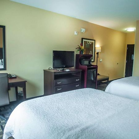 Hampton Inn & Suites Palestine Bagian luar foto