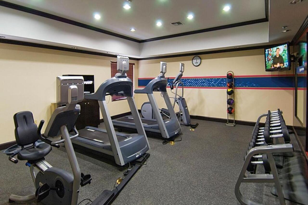 Hampton Inn & Suites Palestine Bagian luar foto