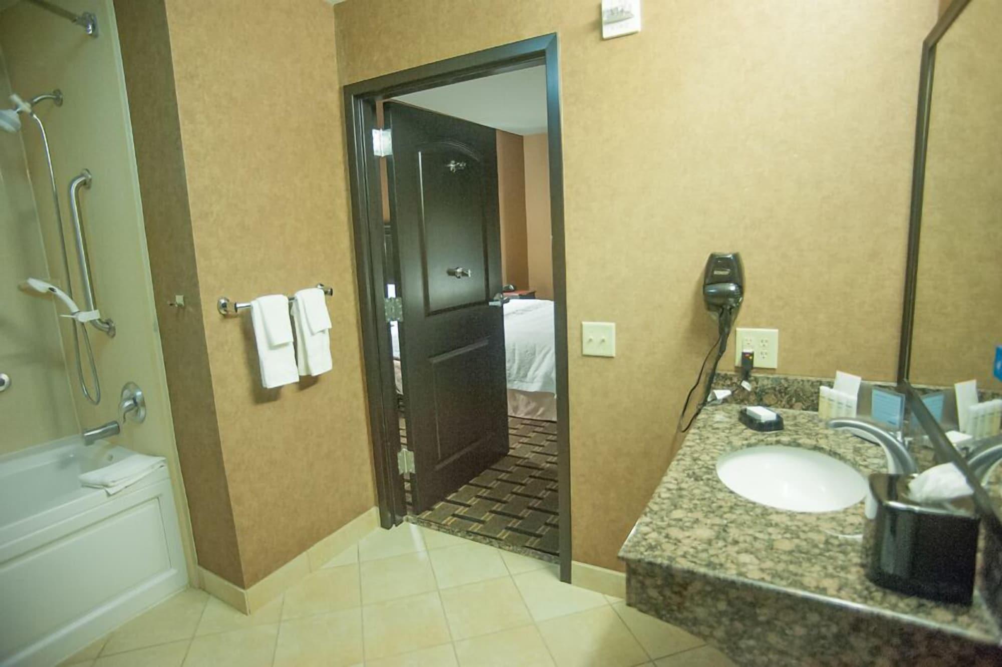Hampton Inn & Suites Palestine Bagian luar foto
