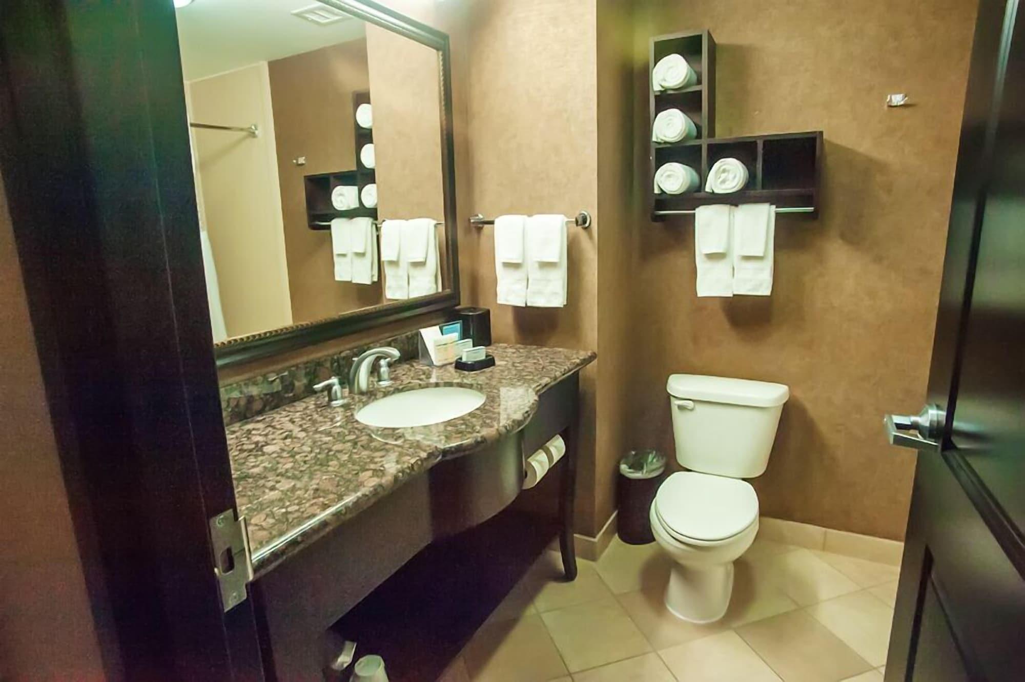 Hampton Inn & Suites Palestine Bagian luar foto