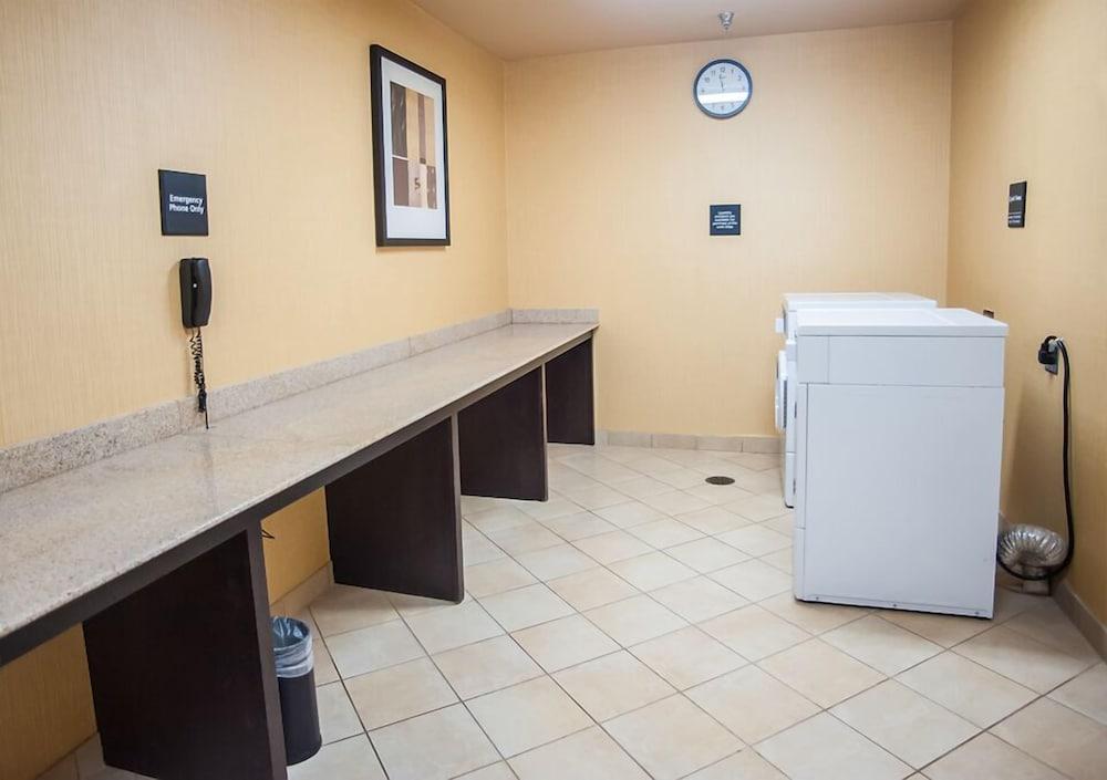 Hampton Inn & Suites Palestine Bagian luar foto