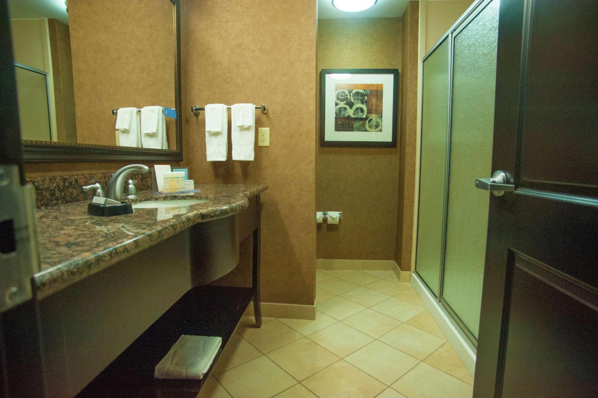 Hampton Inn & Suites Palestine Bagian luar foto