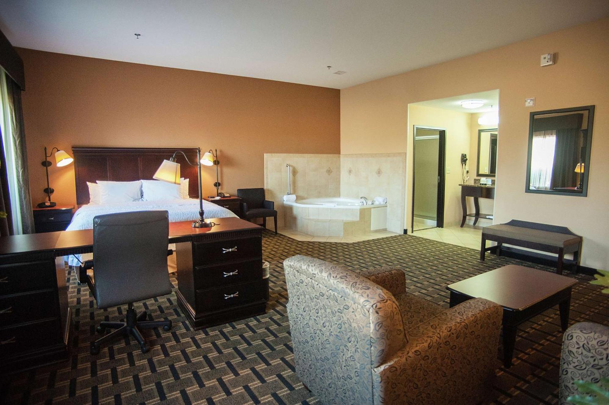 Hampton Inn & Suites Palestine Bagian luar foto