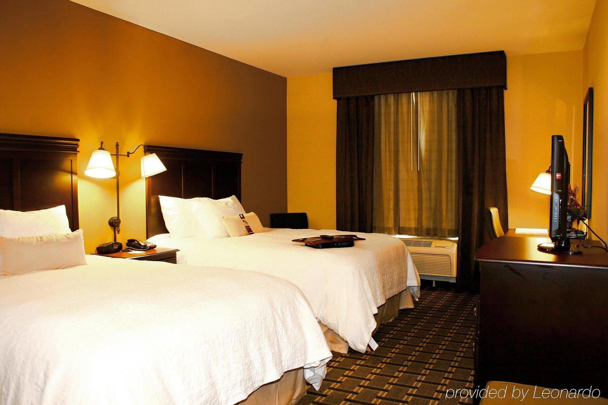 Hampton Inn & Suites Palestine Bagian luar foto